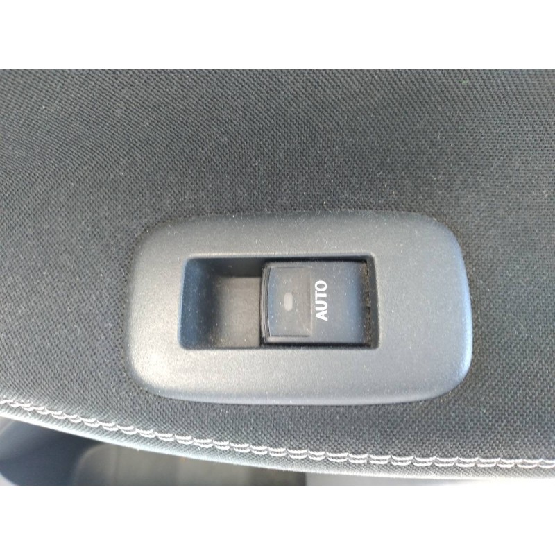 Recambio de mando elevalunas trasero derecho para toyota auris active referencia OEM IAM   