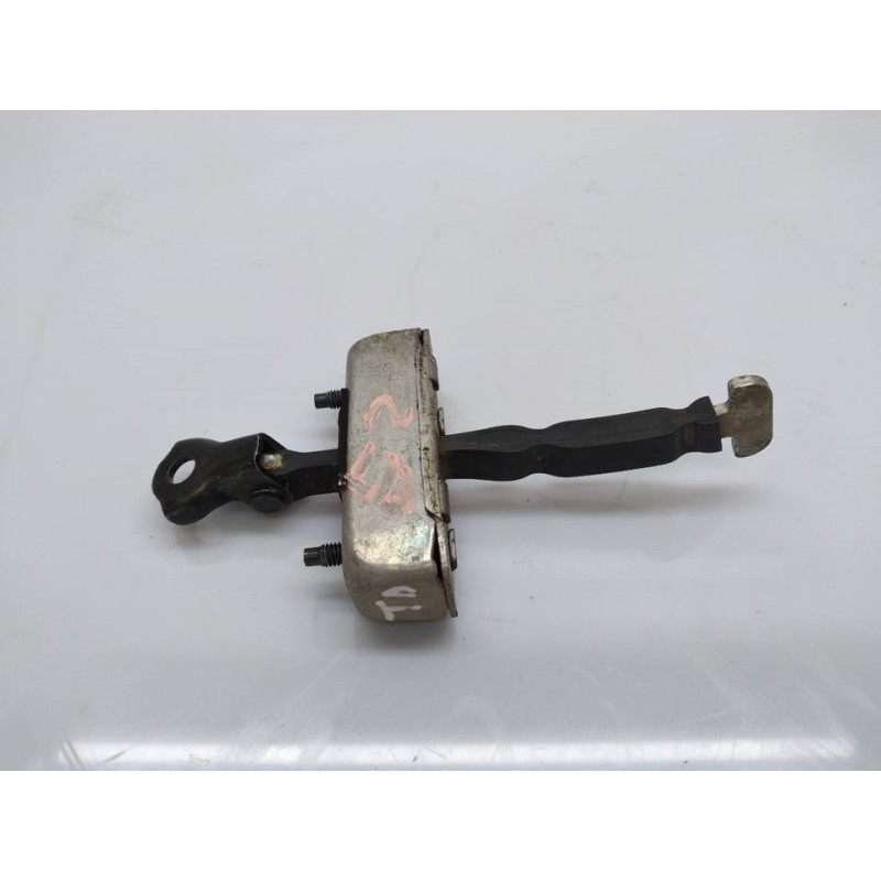 Recambio de retenedor puerta trasera derecha para toyota auris active referencia OEM IAM - Blanco 2