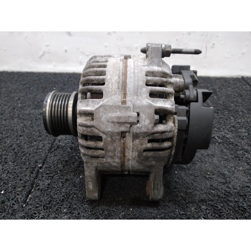 Recambio de alternador para renault clio iii emotion referencia OEM IAM 0124425037 8200390675 BOSCH