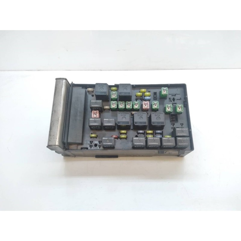 Recambio de caja reles / fusibles para chrysler voyager (rg) 2.5 crd se referencia OEM IAM 252402781 05144582AC T252402781
