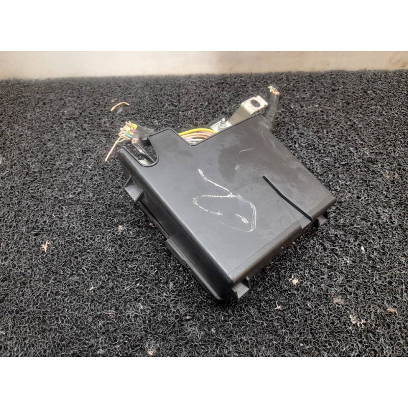 Recambio de caja reles / fusibles para renault scenic ii grand confort dynamique referencia OEM IAM 8200481866 2