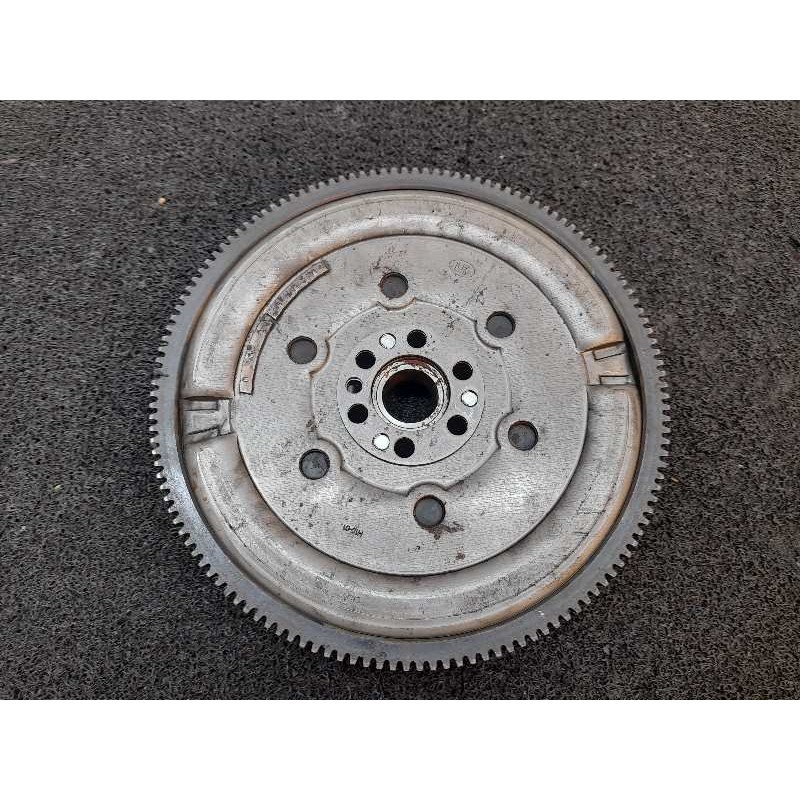 Recambio de volante motor para dacia duster ambiance 4x4 referencia OEM IAM DI3304923A H1001 LUK - Blanco 3
