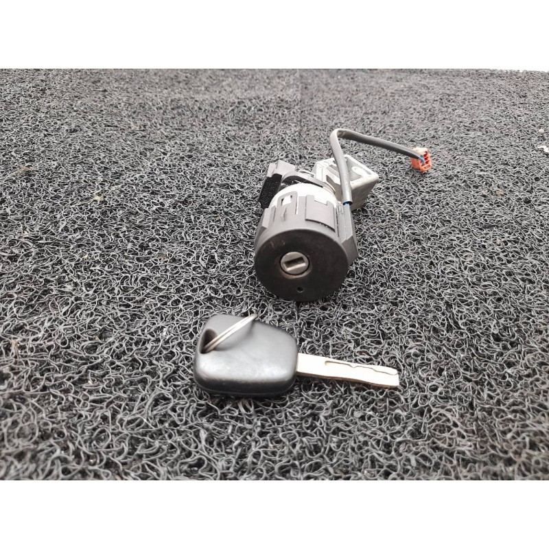 Recambio de antirrobo / llave contacto para peugeot 207 confort referencia OEM IAM 36410600 - Blanco 6