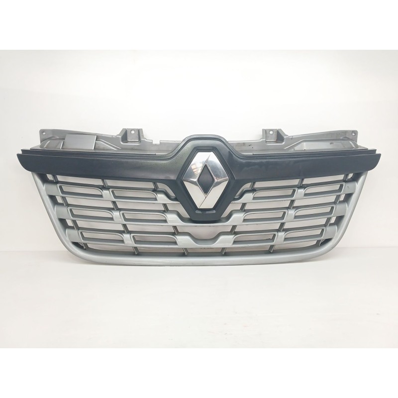 Recambio de rejilla delantera para renault master kombi l2h2 3,5t referencia OEM IAM 623102803R E535 