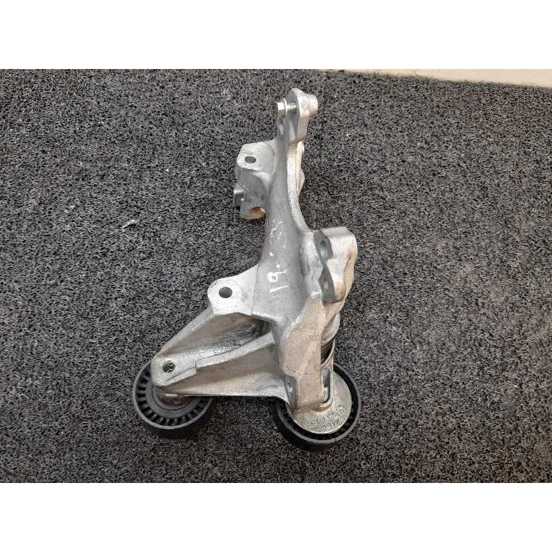 Recambio de soporte alternador para dacia duster ambiance 4x4 referencia OEM IAM 117108063R - Blanco 3