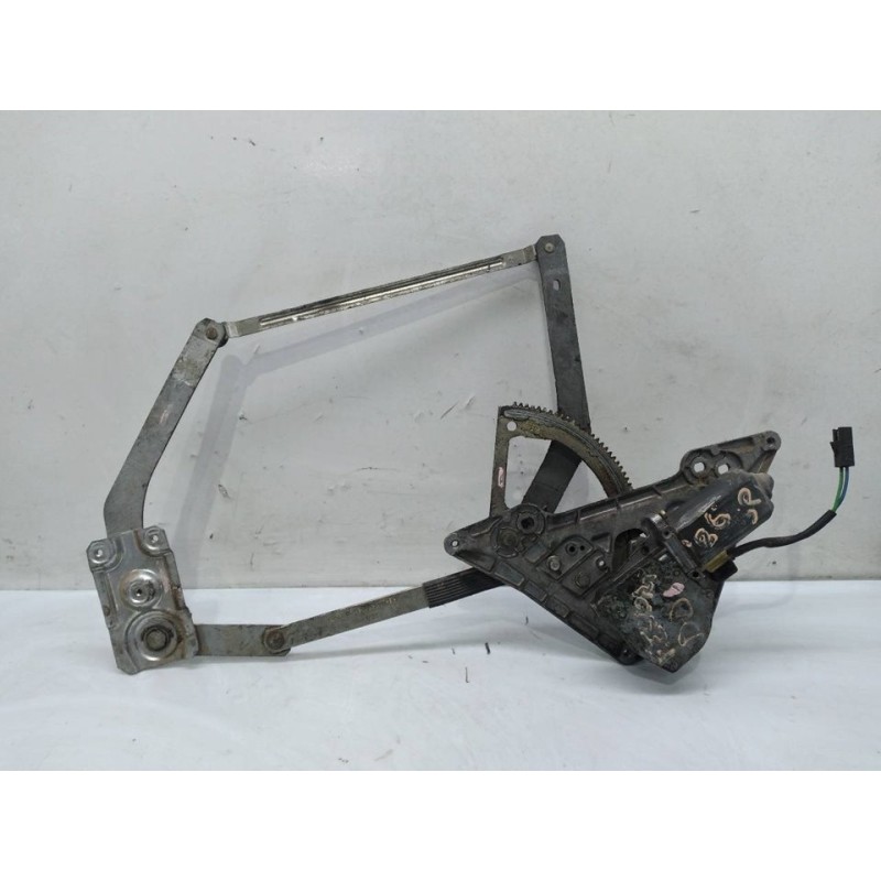 Recambio de elevalunas delantero derecho para ford escort berlina 1.3 referencia OEM IAM 0130821038  BOSCH