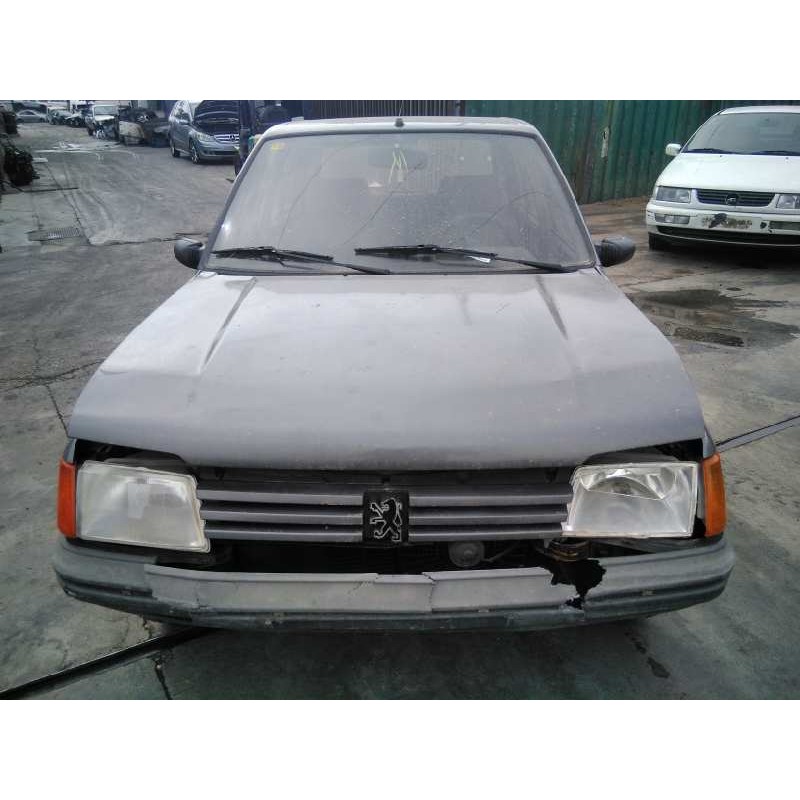 peugeot 205 berlina del año 1988