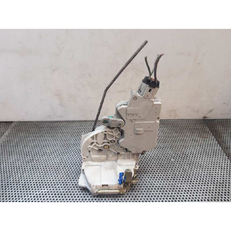 Recambio de cerradura puerta trasera derecha para nissan primera berlina (p11) referencia OEM IAM  123967 