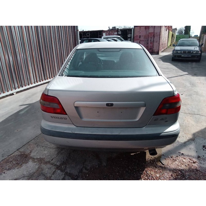 volvo s40 berlina del año 1997
