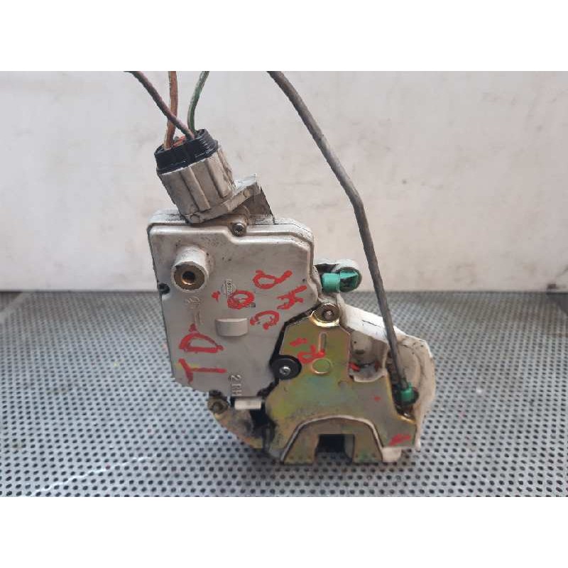 Recambio de cerradura puerta trasera derecha para nissan primera berlina (p11) referencia OEM IAM  123967 2