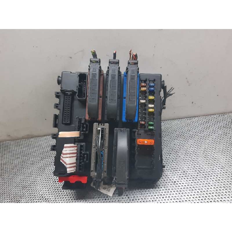 Recambio de caja reles / fusibles para opel vectra c berlina comfort referencia OEM IAM 13125487 070966003482 6862
