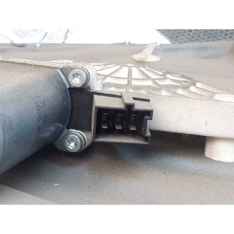 Recambio de elevalunas delantero izquierdo para mercedes-benz clase a (w169) a 200 cdi a-edition referencia OEM IAM A1697202979 