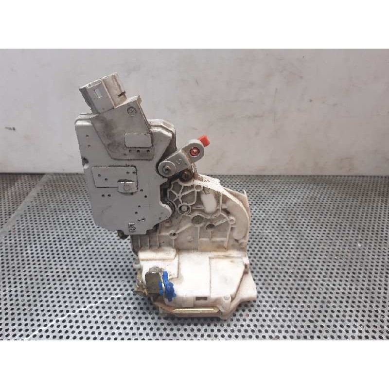 Recambio de cerradura puerta trasera izquierda para nissan primera berlina (p11) referencia OEM IAM  123968 