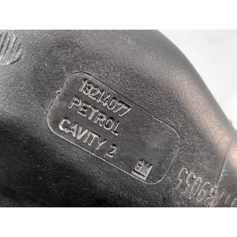 Recambio de boca llenado combustible para opel corsa e selective referencia OEM IAM 13214077 13214073 - Blanco 4