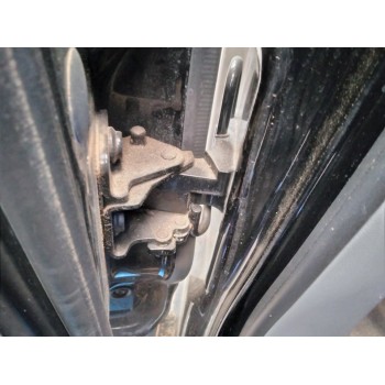 RETENEDOR PUERTA TRASERA IZQUIERDA 