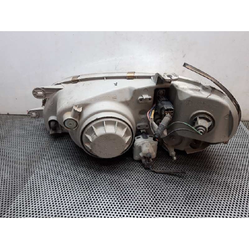 Recambio de faro derecho para kia carnival td ls referencia OEM IAM 2