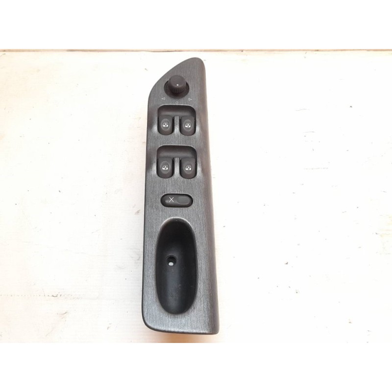 Recambio de mando elevalunas delantero izquierdo para renault laguna (b56) 1.8 16v rxe referencia OEM IAM 7701707064  