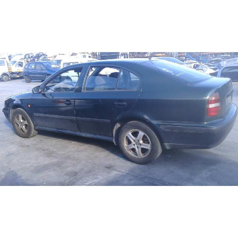 skoda octavia berlina (1u2) del año 2000