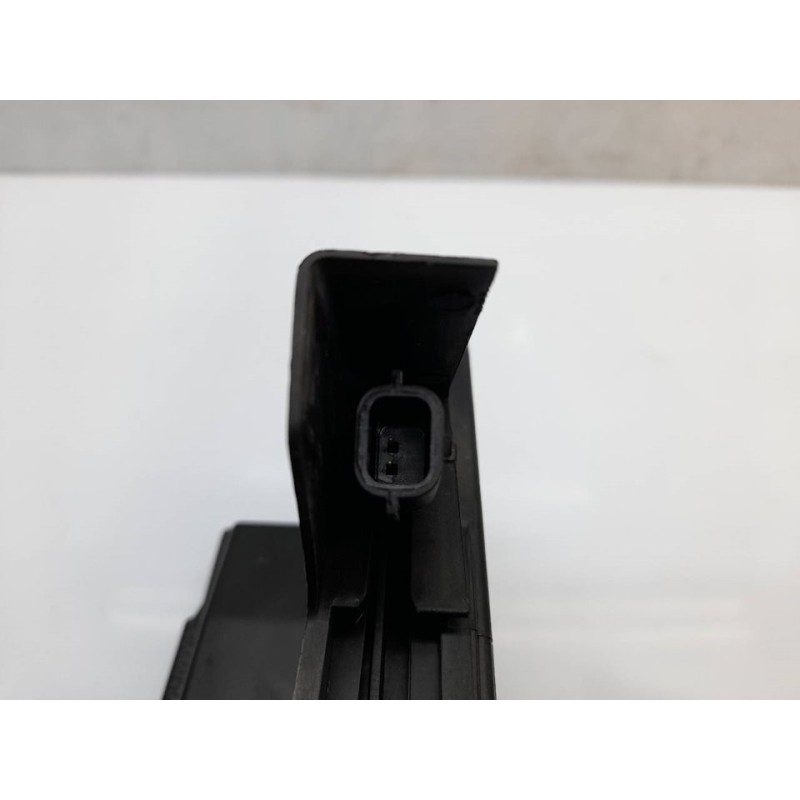 Recambio de cerradura puerta trasera derecha para dacia logan ii ambiance referencia OEM IAM - Blanco 2
