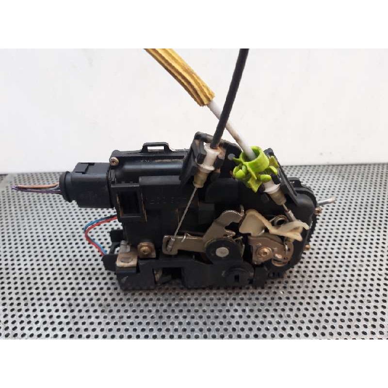 Recambio de cerradura puerta delantera derecha para audi a6 berlina (4b2) 2.5 tdi referencia OEM IAM 2