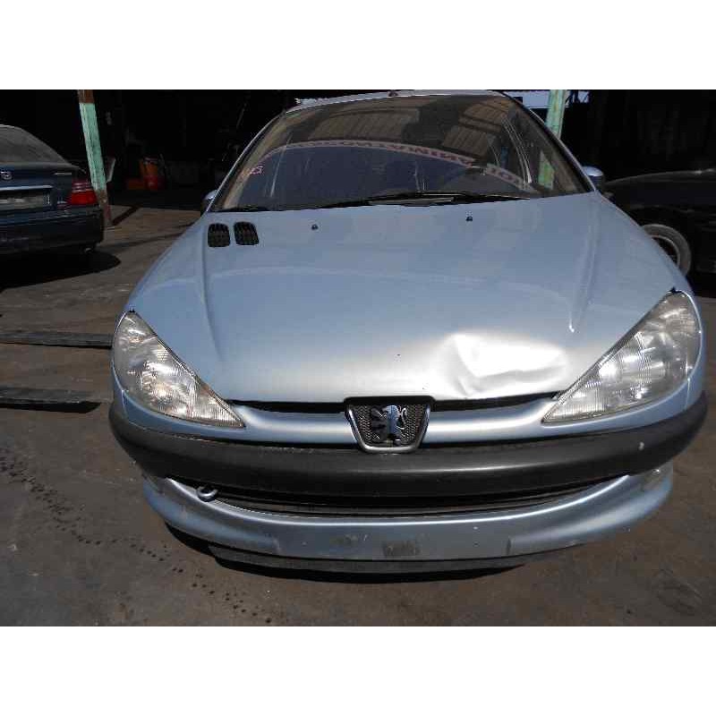 peugeot 206 berlina del año 2001