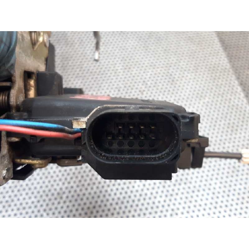 Recambio de cerradura puerta trasera derecha para audi a6 berlina (4b2) 2.5 tdi referencia OEM IAM 3