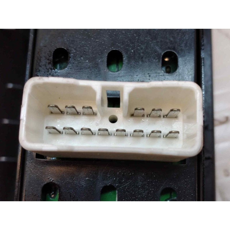 Recambio de mando elevalunas delantero izquierdo para kia carens 2.0 crdi ex monovolumen referencia OEM IAM - Gris 2