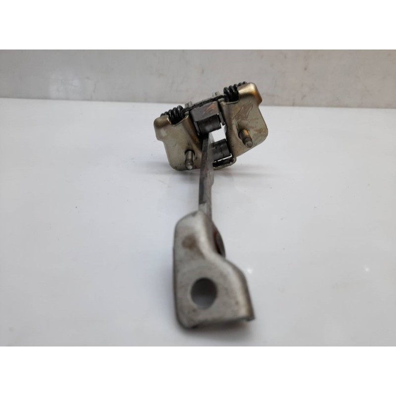 Recambio de retenedor puerta delantera derecha para dacia logan ii ambiance referencia OEM IAM - Blanco 2