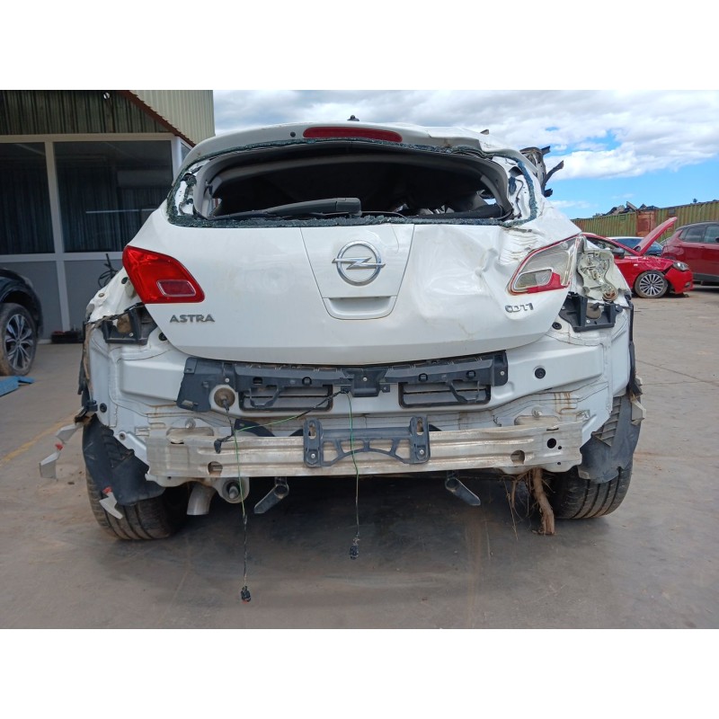 opel astra j (p10) del año 2012