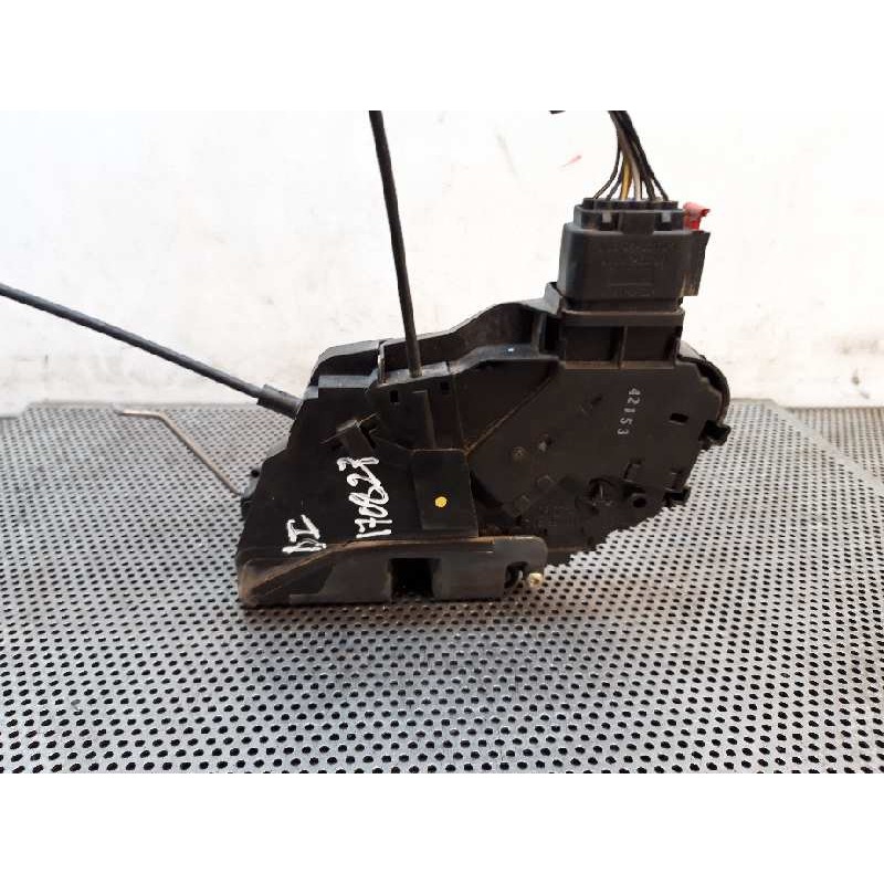 Recambio de cerradura puerta delantera izquierda para mazda 3 berlina (bk) 1.6 crdt active referencia OEM IAM   