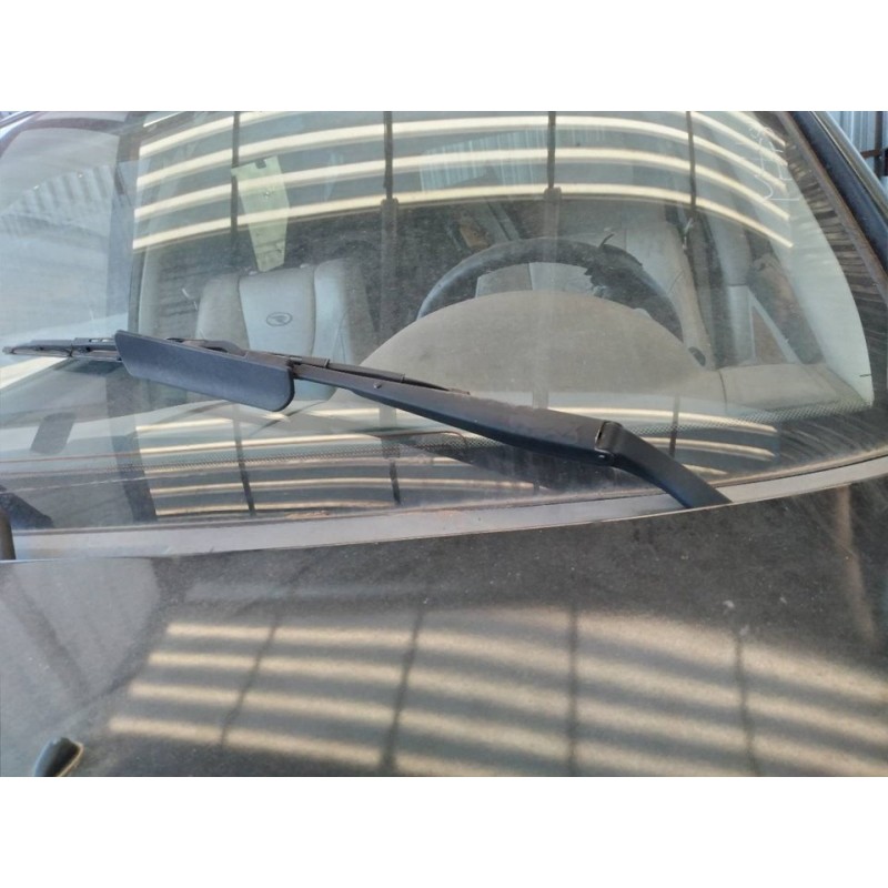 Recambio de brazo limpia delantero izquierdo para ssangyong rexton rx 270 plus / 270 xdi plus referencia OEM IAM   