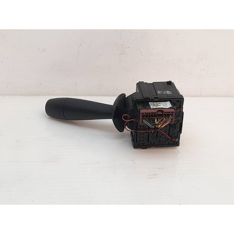 Recambio de mando limpia para dacia dokker ambiance referencia OEM IAM 681728360R - Blanco 2