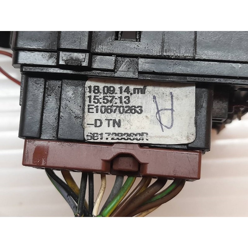 Recambio de mando limpia para dacia dokker ambiance referencia OEM IAM 681728360R - Blanco 3