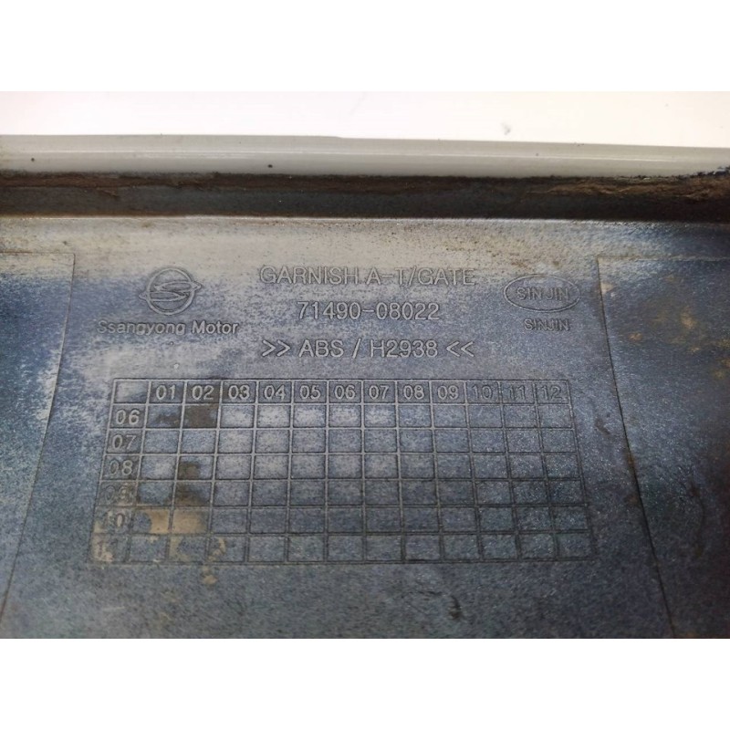 Recambio de molduras traseras para ssangyong rexton 270 xvt limited referencia OEM IAM 7149008022 5