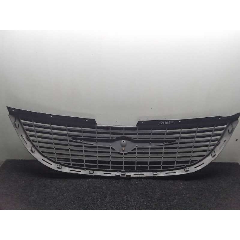 Recambio de rejilla delantera para chrysler voyager (rg) 2.4 se referencia OEM IAM 2