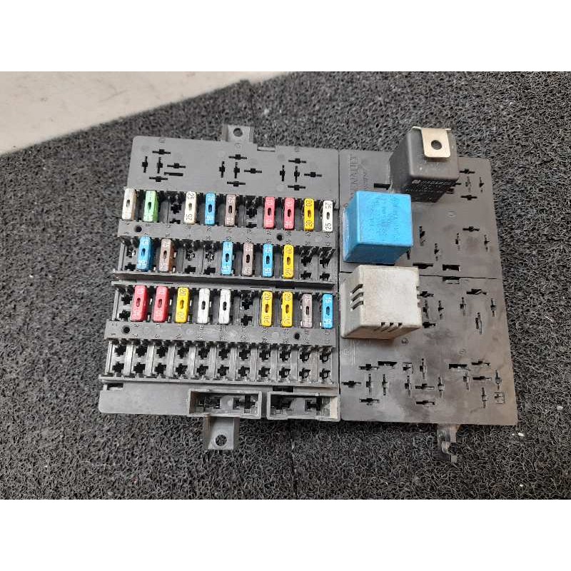 Recambio de caja reles / fusibles para nissan interstar (x70) caja cerrada, l 1h1, batalla corta 2,8t referencia OEM IAM - Blanco