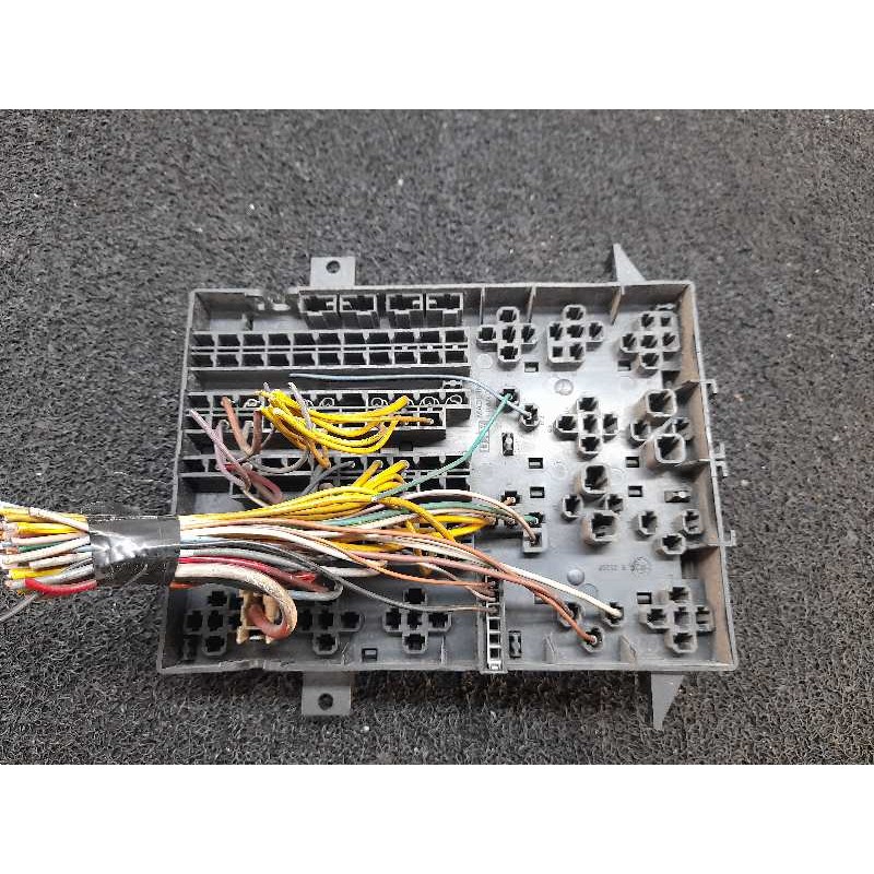 Recambio de caja reles / fusibles para nissan interstar (x70) caja cerrada, l 1h1, batalla corta 2,8t referencia OEM IAM - Blanco 2