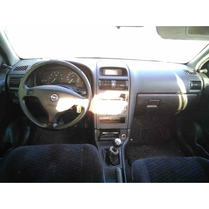 opel astra g berlina del año 2000