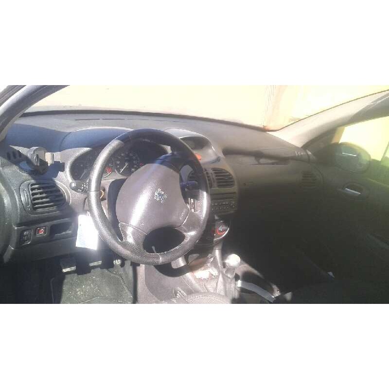 peugeot 206 berlina del año 2001