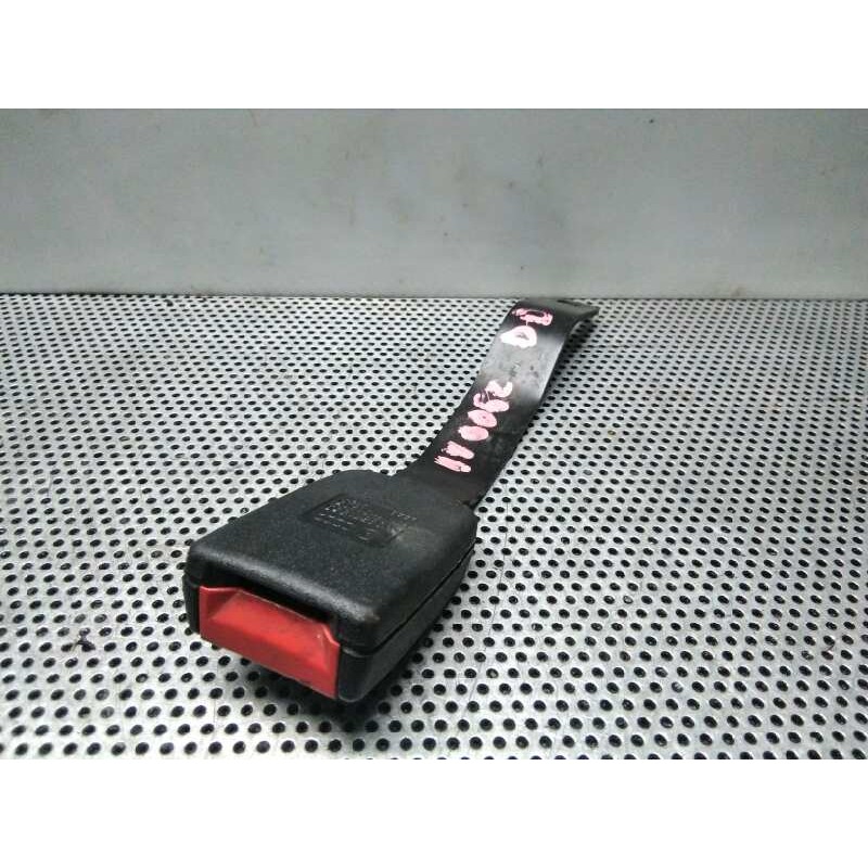 Recambio de enganche cinturon delantero derecho para volkswagen polo berlina (6n1) básico referencia OEM IAM   