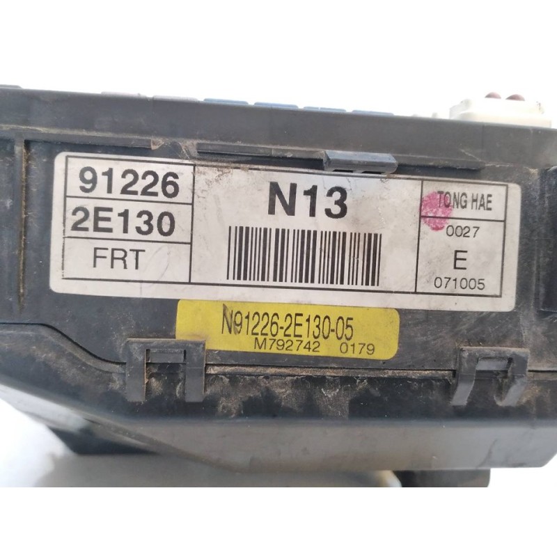 Recambio de caja reles / fusibles para hyundai tucson (jm) 2,0 crdi vgt comfort full 4x2 referencia OEM IAM 912262E130 N912262E1 - Negro 2