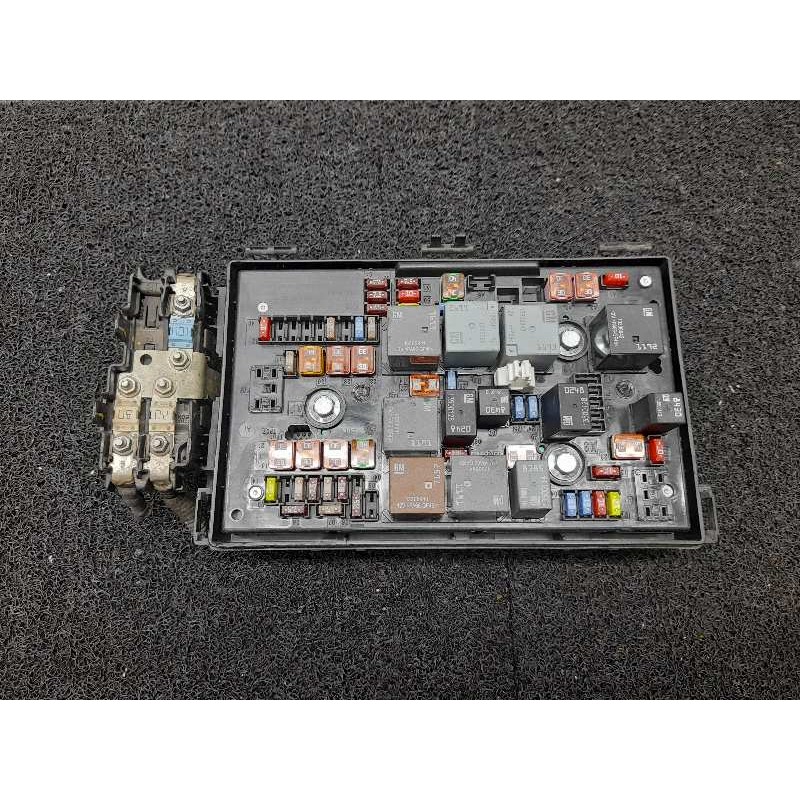 Recambio de caja reles / fusibles para opel astra j lim. enjoy referencia OEM IAM 13318783 1110033AB 