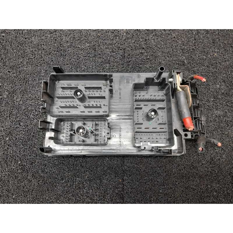 Recambio de caja reles / fusibles para opel astra j lim. enjoy referencia OEM IAM 13318783 1110033AB - Negro 2