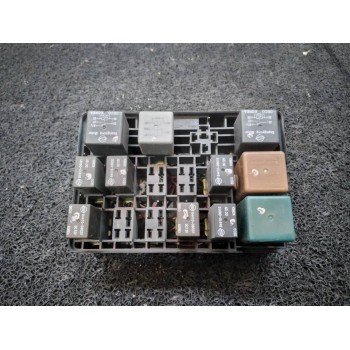 CAJA RELES / FUSIBLES 8210208515 