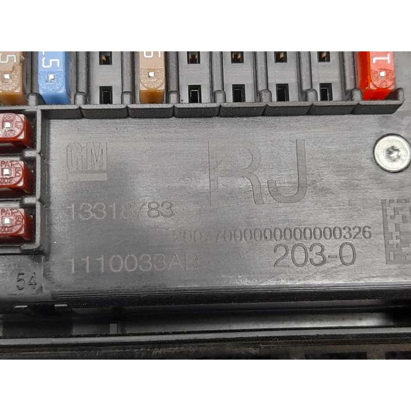 Recambio de caja reles / fusibles para opel astra j lim. enjoy referencia OEM IAM 13318783 1110033AB - Negro 3
