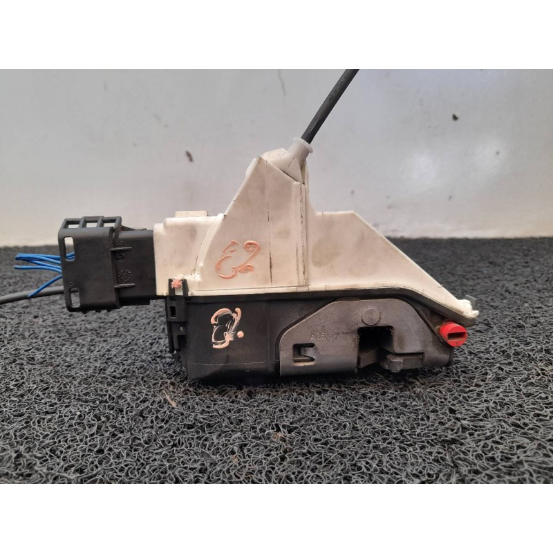Recambio de cerradura puerta trasera derecha para citroën c3 attraction referencia OEM IAM 1374N0476I3  