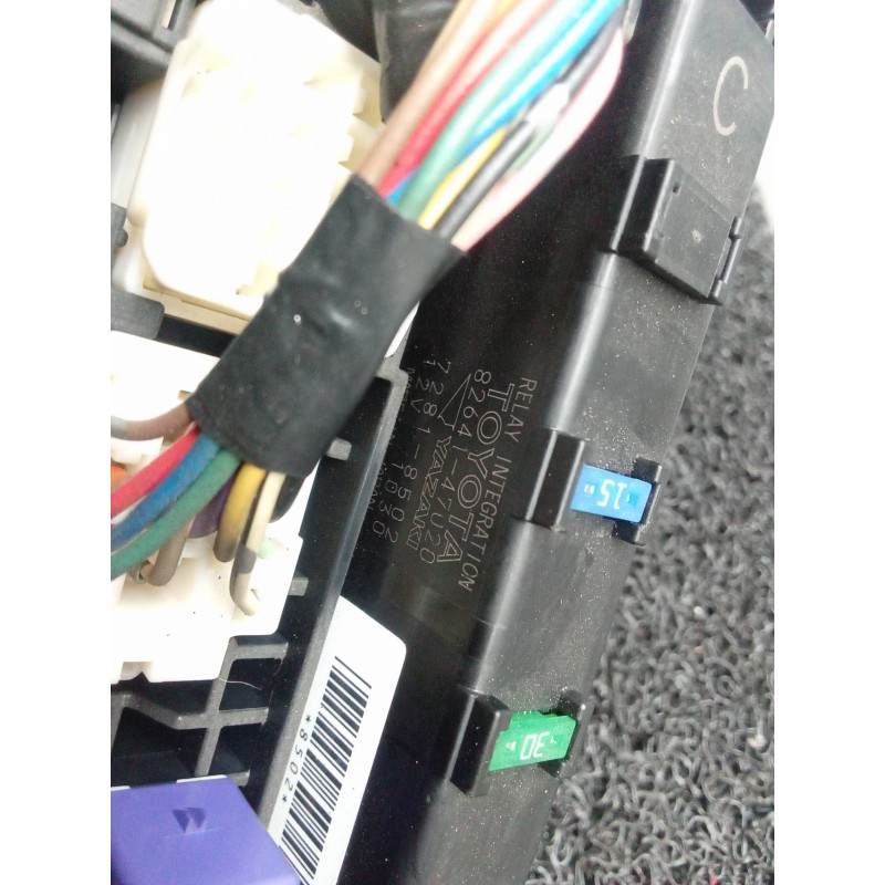 Recambio de caja reles / fusibles para toyota yaris (ksp9/scp9/nlp9) luna referencia OEM IAM 8264147020 72818502 2