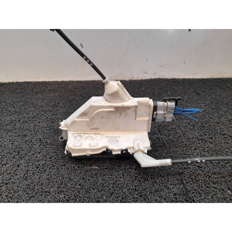 Recambio de cerradura puerta trasera derecha para citroën c3 attraction referencia OEM IAM 1374N0476I3 - Blanco 3