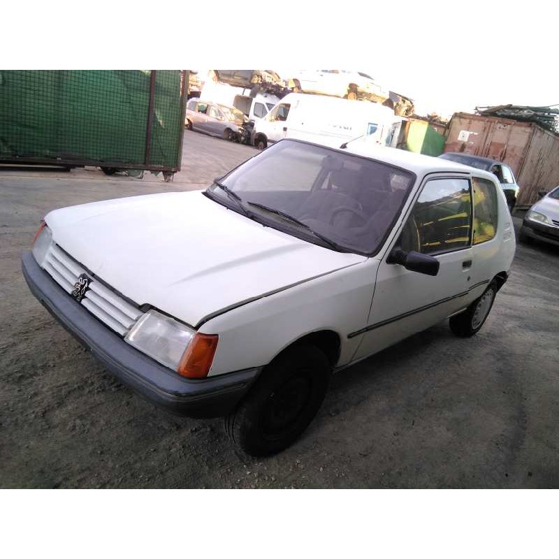 peugeot 205 berlina del año 1988