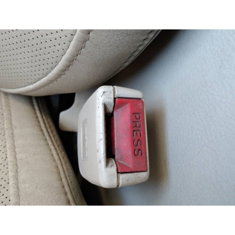 Recambio de enganche cinturon delantero derecho para ssangyong rexton rx 270 plus / 270 xdi plus referencia OEM IAM   